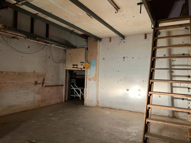 Box o garage in vendita a Savona