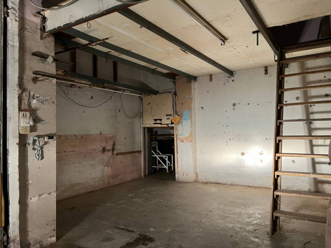 Box o garage in vendita a Savona