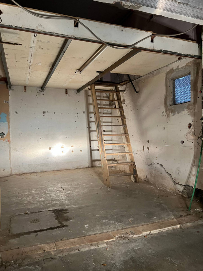 Box o garage in vendita a Savona