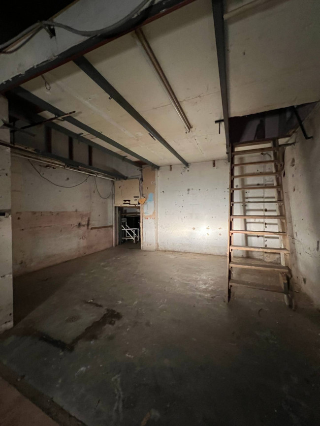 Box o garage in vendita a Savona