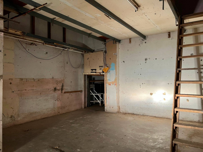 Box o garage in vendita a Savona