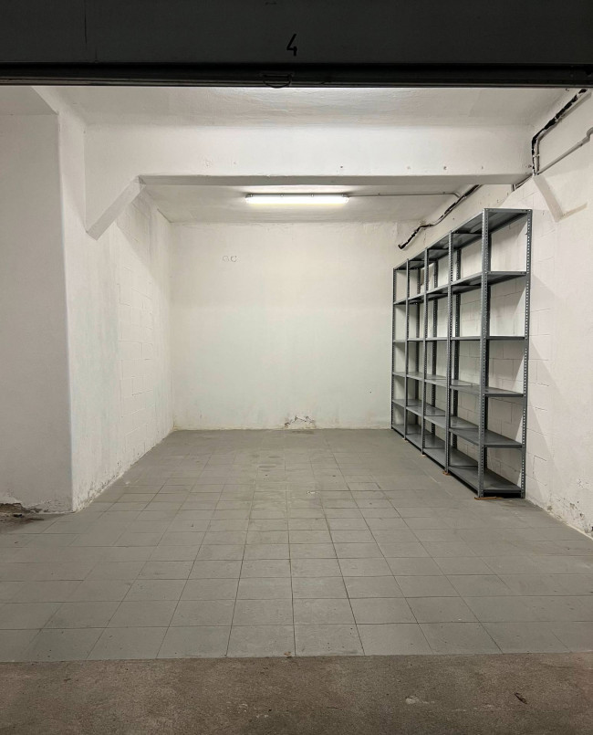 Box o garage in vendita a Savona