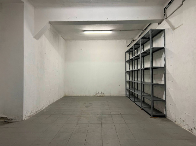 Box o garage in vendita a Savona