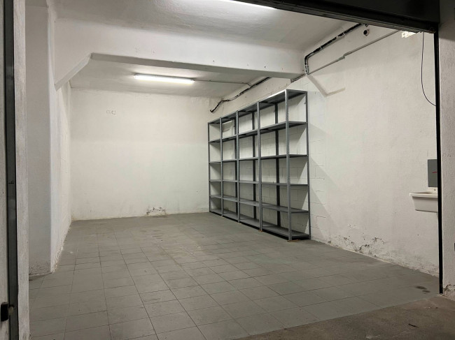 Box o garage in vendita a Savona