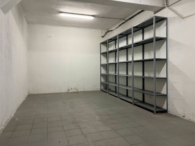 Box o garage in vendita a Savona
