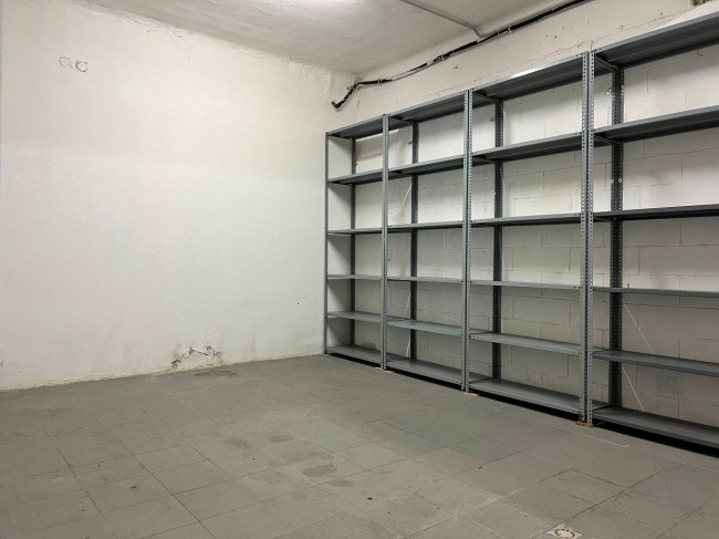 Box o garage in vendita a Savona