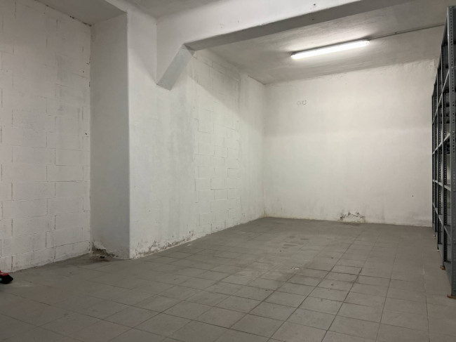 Box o garage in vendita a Savona