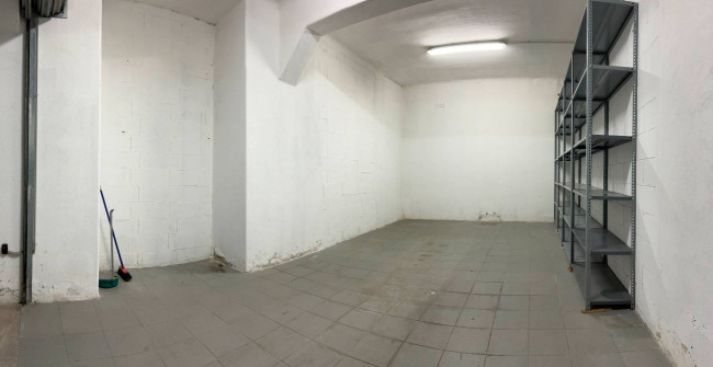 Box o garage in vendita a Savona