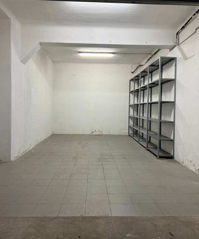 Box o garage in vendita a Savona