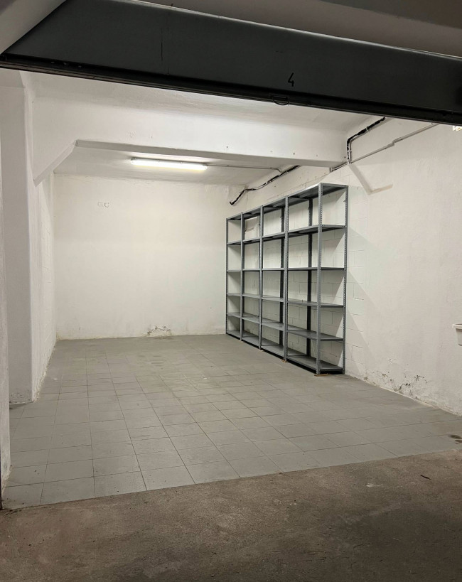 Box o garage in vendita a Savona