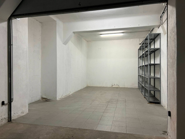 Box o garage in vendita a Savona