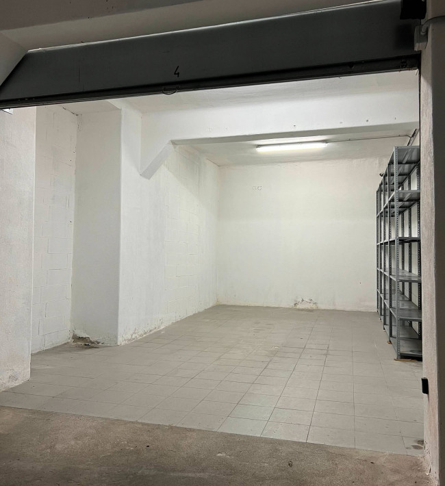 Box o garage in vendita a Savona