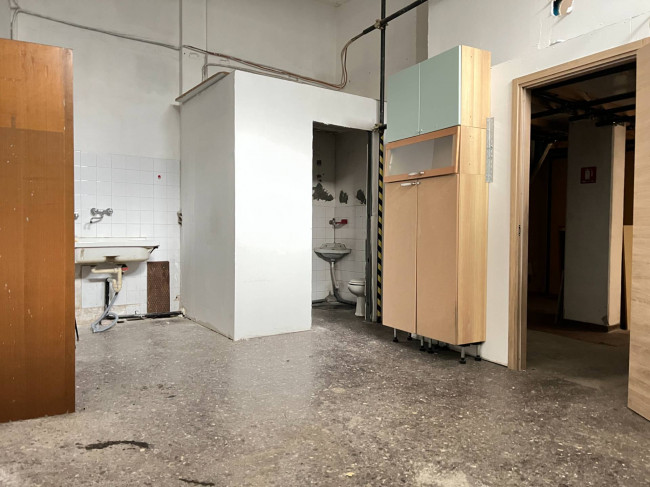 Magazzino in vendita a Savona