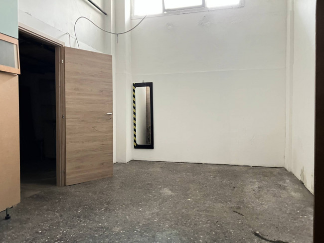 Magazzino in vendita a Savona