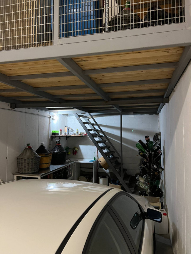 Box o garage in vendita a Savona