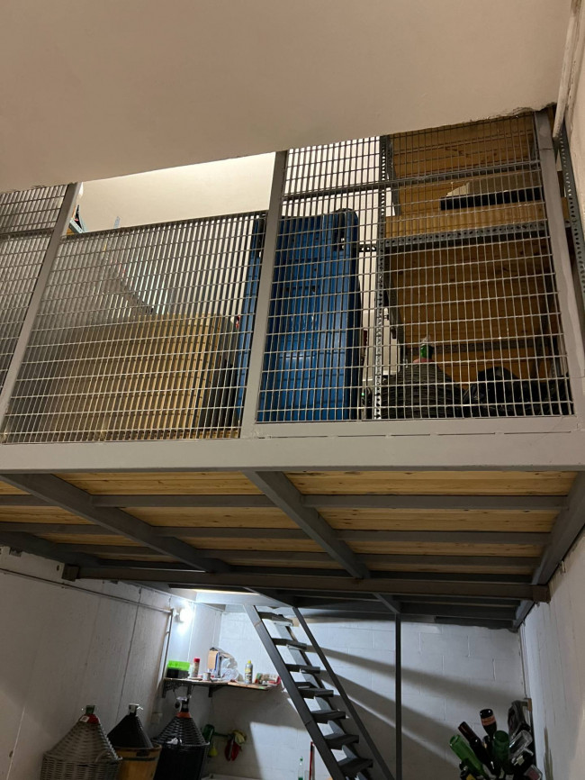 Box o garage in vendita a Savona