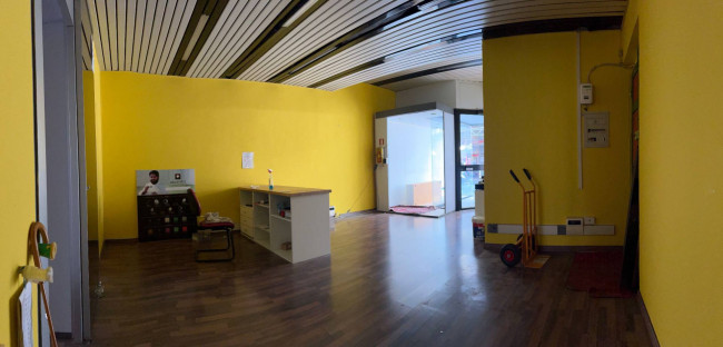 Locale commerciale in affitto a Savona