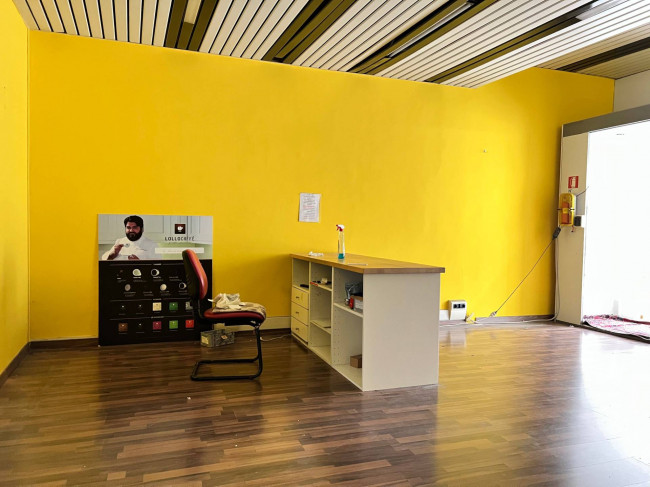Locale commerciale in affitto a Savona
