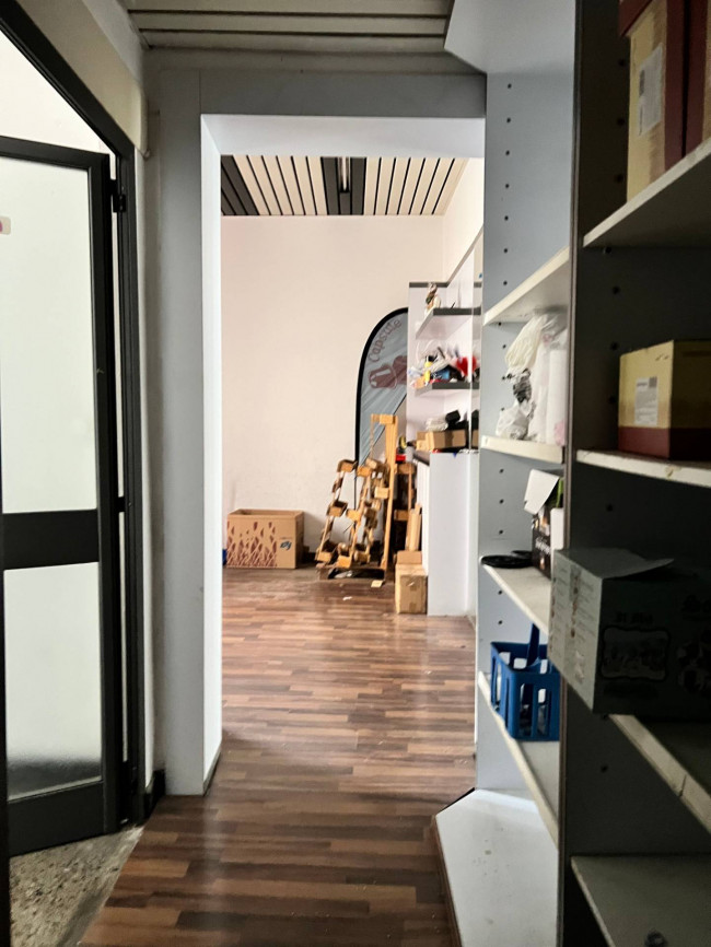 Locale commerciale in affitto a Savona
