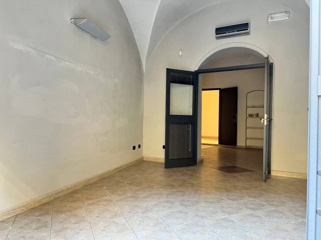 Locale commerciale in vendita a Savona