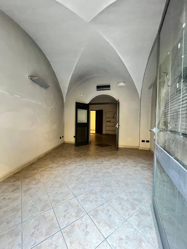 Locale commerciale in vendita a Savona