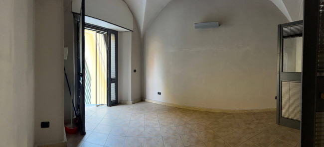Locale commerciale in vendita a Savona