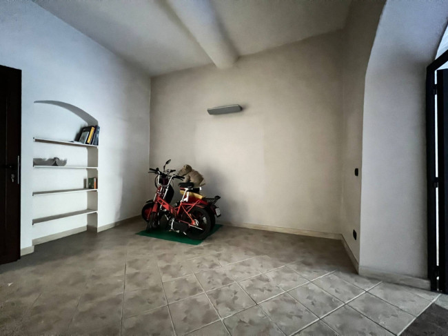 Locale commerciale in vendita a Savona