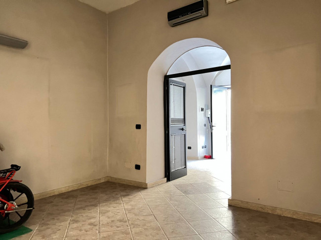 Locale commerciale in vendita a Savona