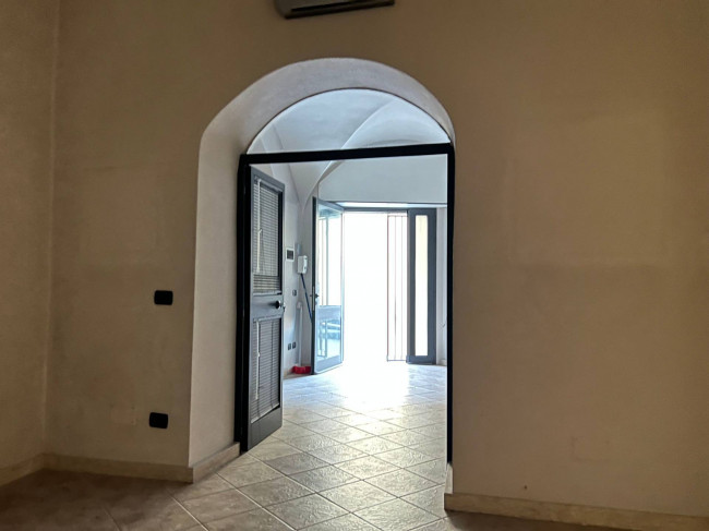 Locale commerciale in vendita a Savona