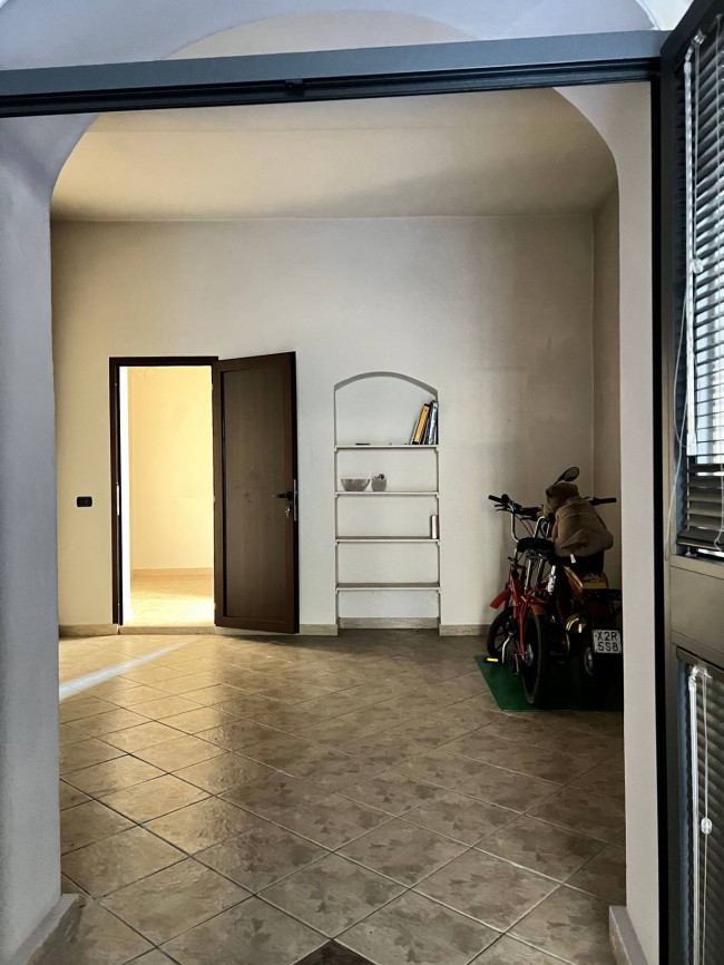 Locale commerciale in vendita a Savona