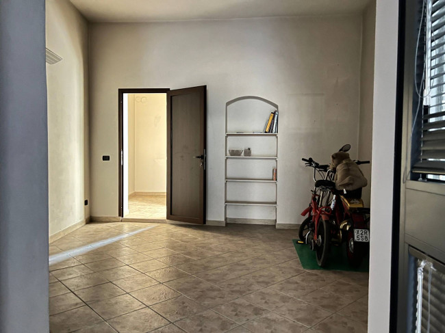 Locale commerciale in vendita a Savona