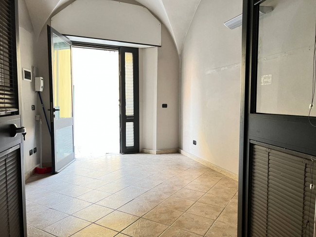 Locale commerciale in vendita a Savona