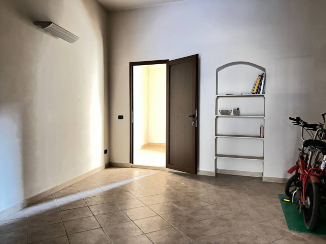Locale commerciale in vendita a Savona