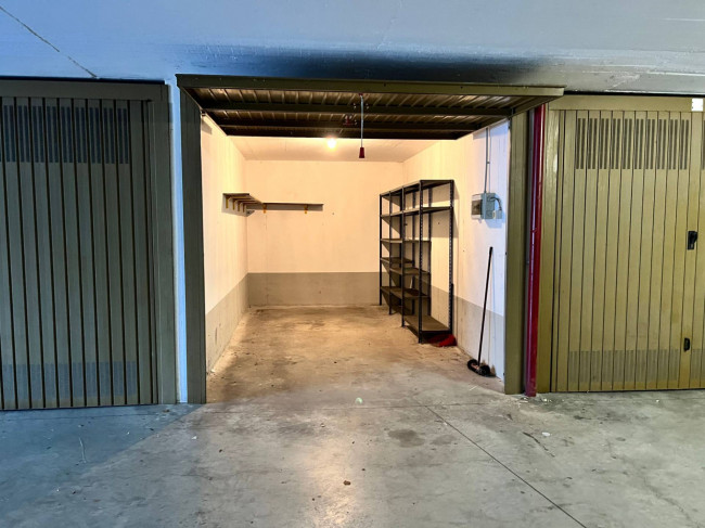 Box o garage in vendita a Savona
