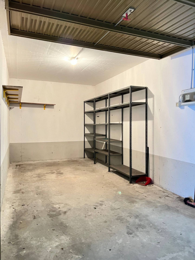 Box o garage in vendita a Savona