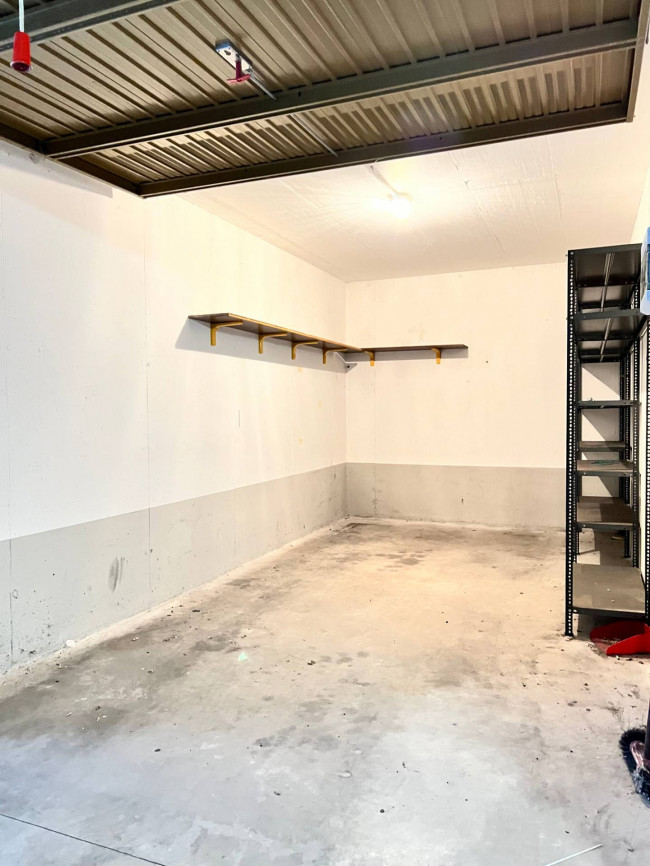 Box o garage in vendita a Savona