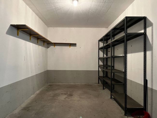 Box o garage in vendita a Savona