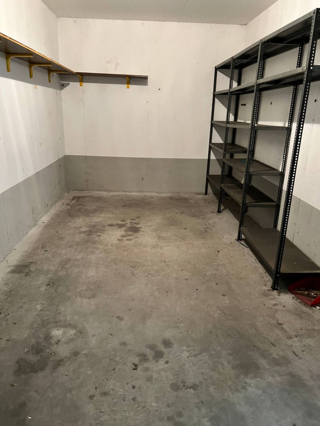 Box o garage in vendita a Savona