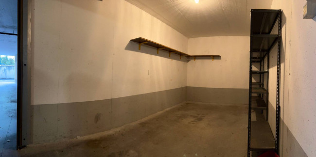 Box o garage in vendita a Savona