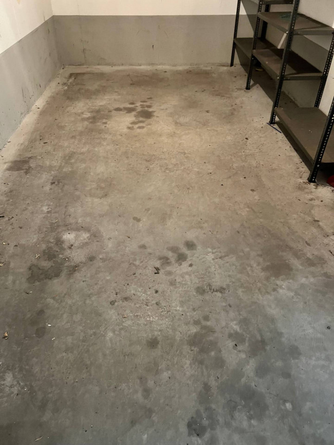 Box o garage in vendita a Savona