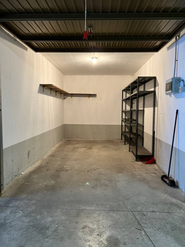 Box o garage in vendita a Savona