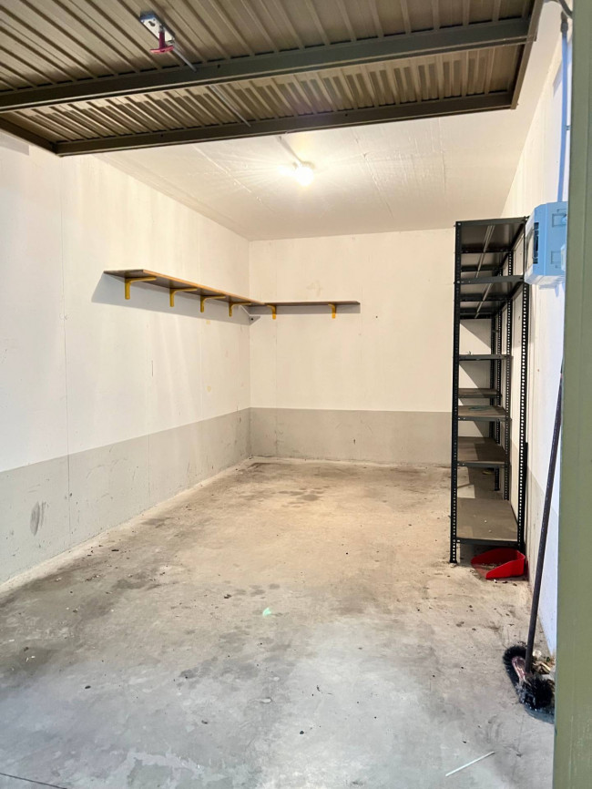 Box o garage in vendita a Savona
