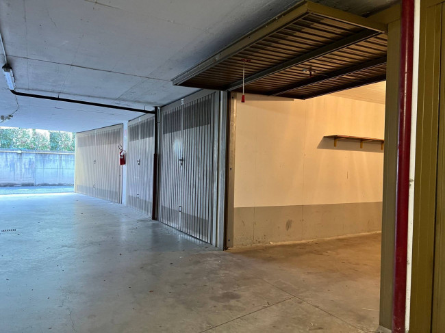 Box o garage in vendita a Savona