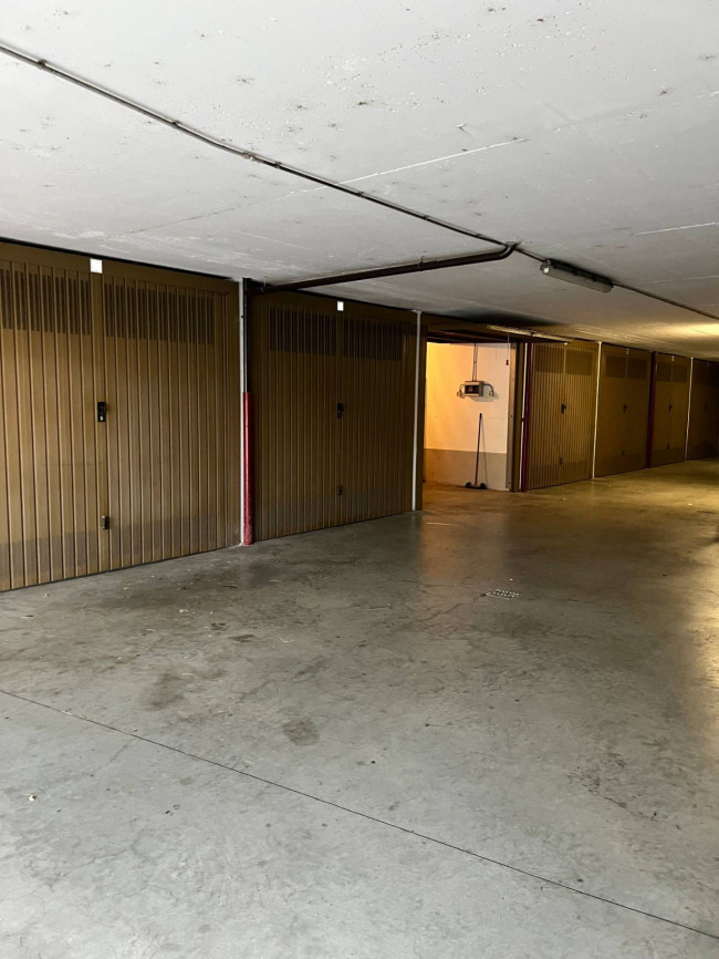 Box o garage in vendita a Savona