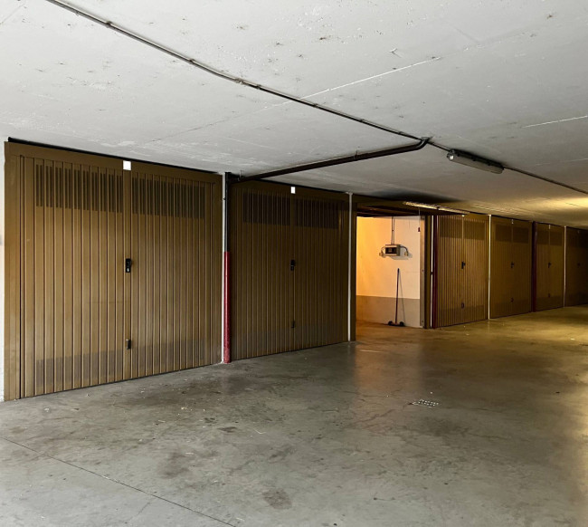 Box o garage in vendita a Savona