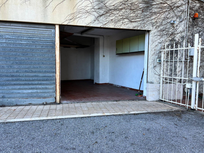 Box o garage in vendita a Savona