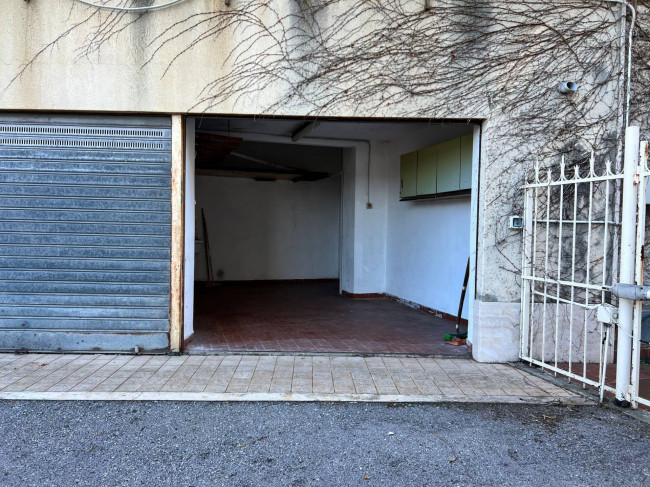 Box o garage in vendita a Savona