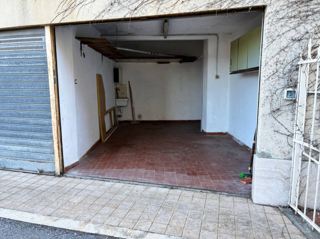 Box o garage in vendita a Savona