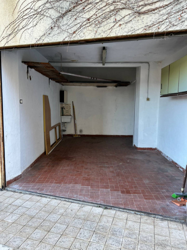 Box o garage in vendita a Savona