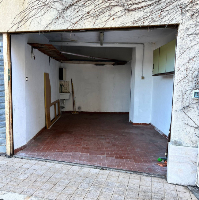 Box o garage in vendita a Savona